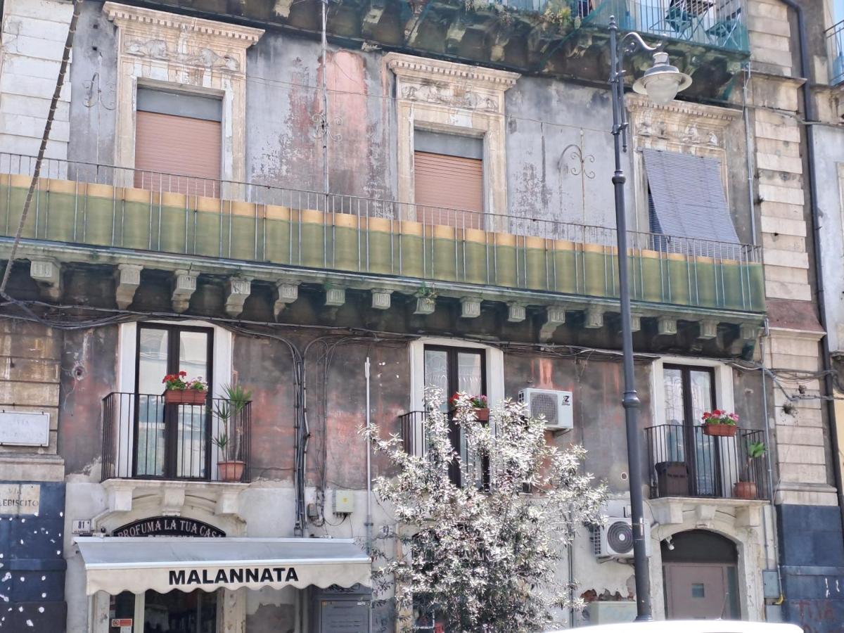 Tourist House La Castellana Apartment Catania Bagian luar foto