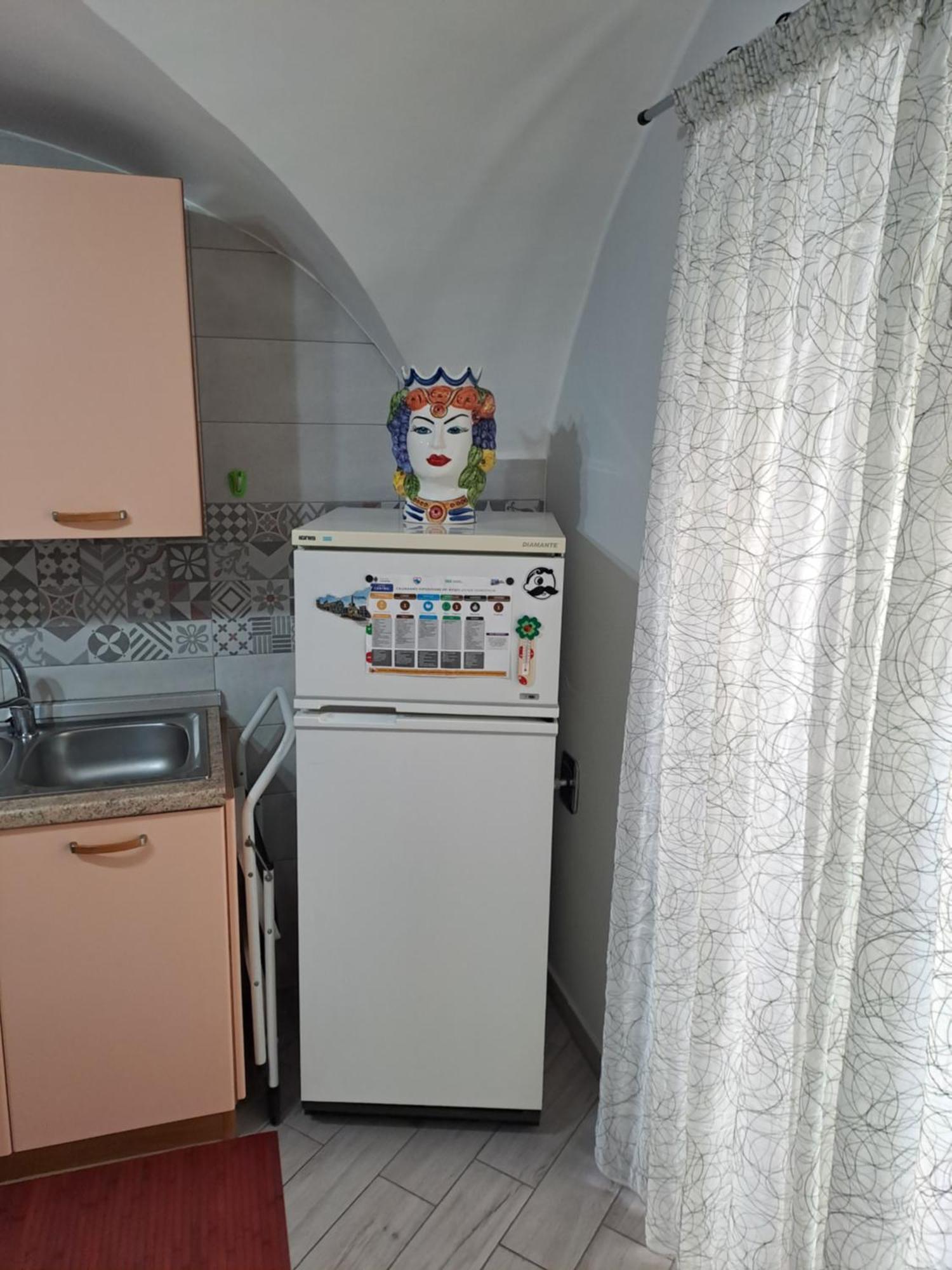 Tourist House La Castellana Apartment Catania Bagian luar foto