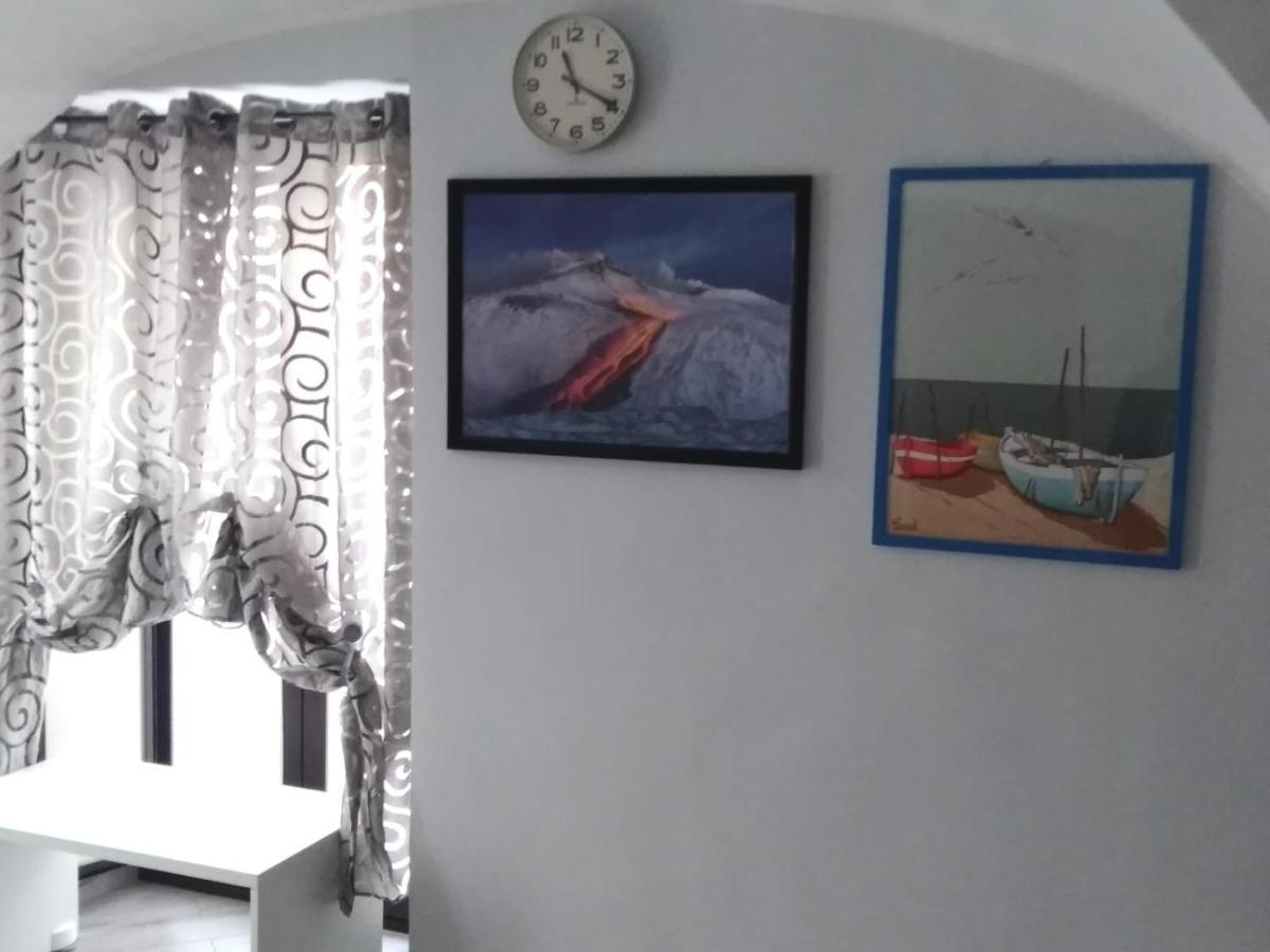 Tourist House La Castellana Apartment Catania Bagian luar foto