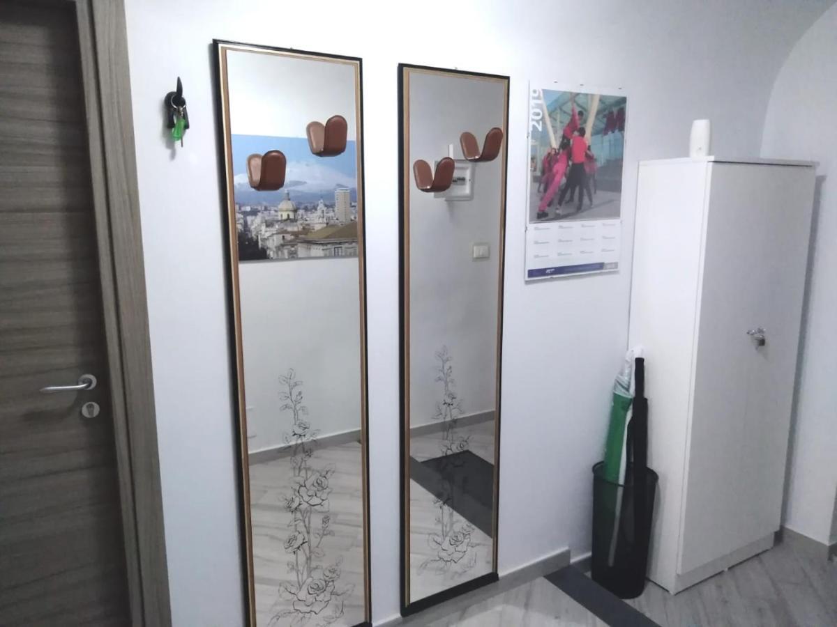 Tourist House La Castellana Apartment Catania Bagian luar foto