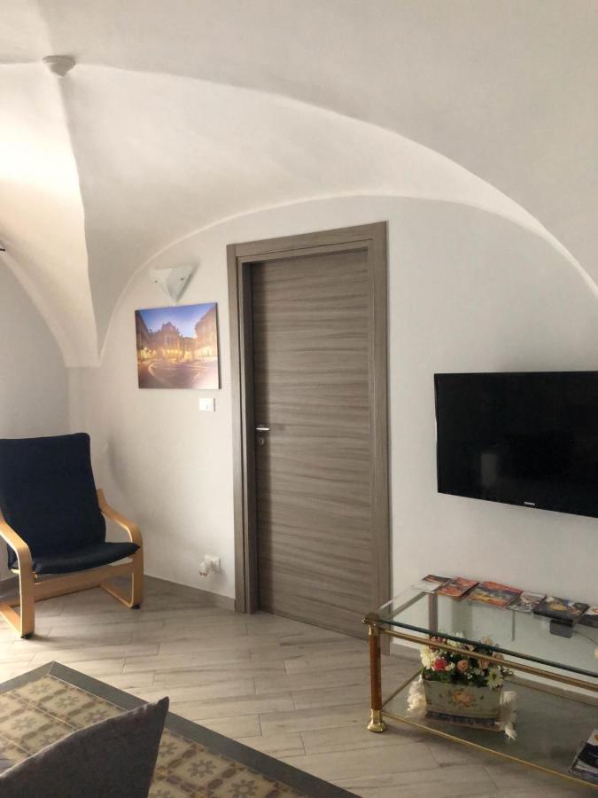 Tourist House La Castellana Apartment Catania Bagian luar foto