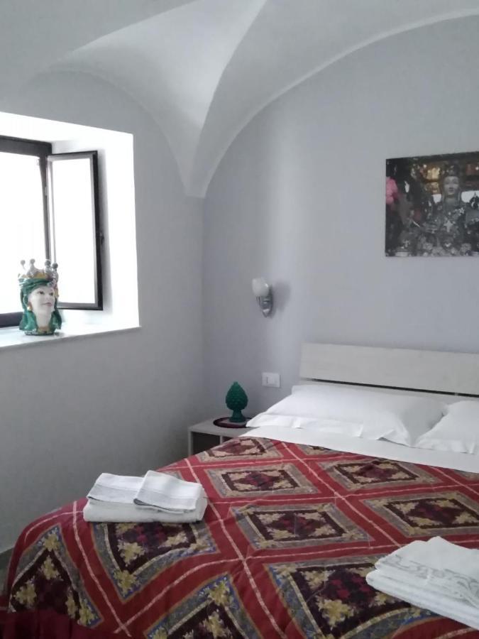 Tourist House La Castellana Apartment Catania Bagian luar foto